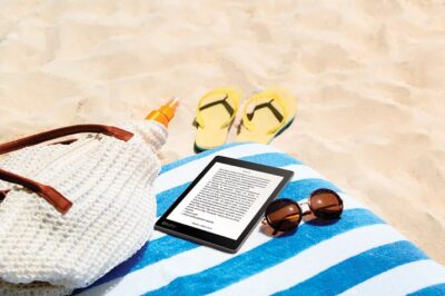 AuraONE_Lifestyle_Beach+Reading_Reading+Screen_BRPT_6079fea1-b8ea-485b-b8d9-6ad24efc0370-prv